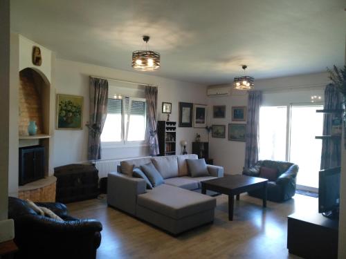  Fifty Shades of Green in 71500 Kavrokhórion