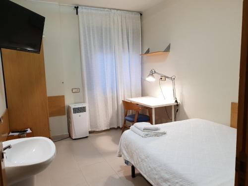 Economy Double Room with Shared Bathroom