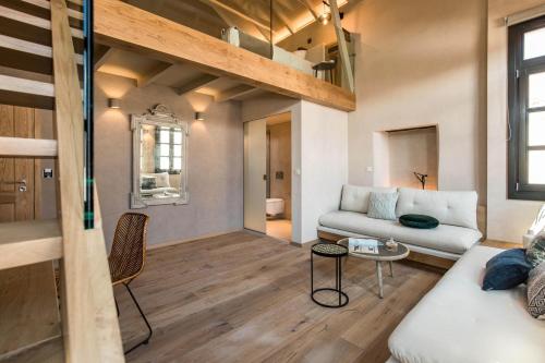 J&G Suites Crete