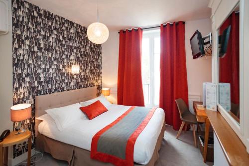1 queen bed, 2 twin beds
