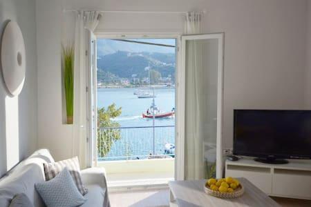 Beautiful house by the sea — Hotel in Poros