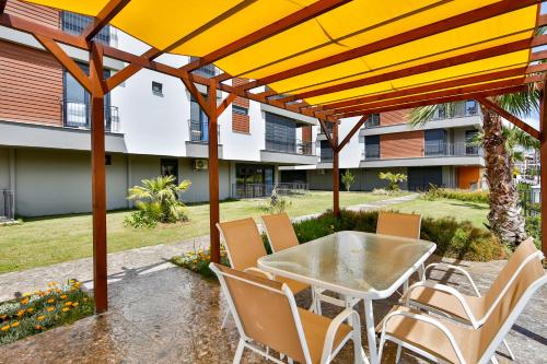 MENE SUITES - image 4