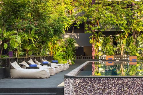 Swimmingpool, Phuvaree Resort in Phuket