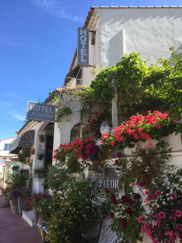 Hotel Le Méditérranée - Hôtel - Saintes-Maries-de-la-Mer