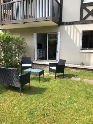 Magnifique 2P en Rez-de-jardin orienté SUD à 2 pas de la plage - Location saisonnière - Cabourg