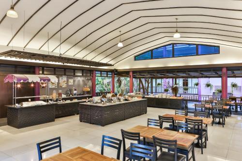 Restaurant, Phuvaree Resort in Phuket