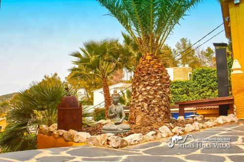 Jardí, Villa Charma with private pool and Air conditioning close to sitges in peaceful location in Canyelles
