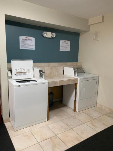 Baymont by Wyndham Jefferson City - image 2