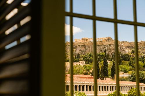 CH Adrianou Suites