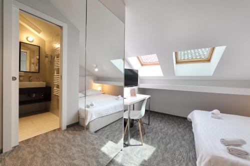 Downtown Boutique Hostel - image 2