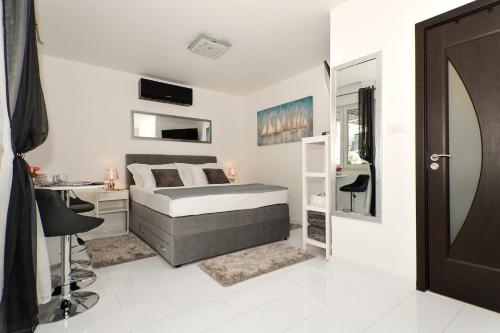 Spalato Imperium - with terrace, free bikes, Split