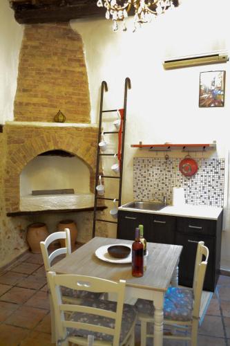Studio 1st Floor image 5
