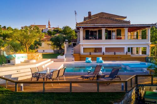 Villa Castelletto heated pool jacuzzi