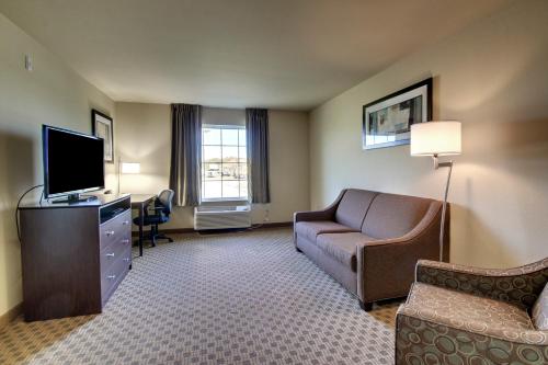 1 king bed, 2 sofa beds