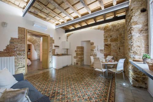 Stylish Home in Front of Casa Professa by Wonderful Italy, Palermo