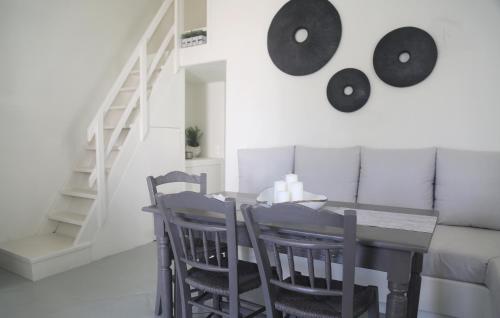 2 bedrooms, 4 beds