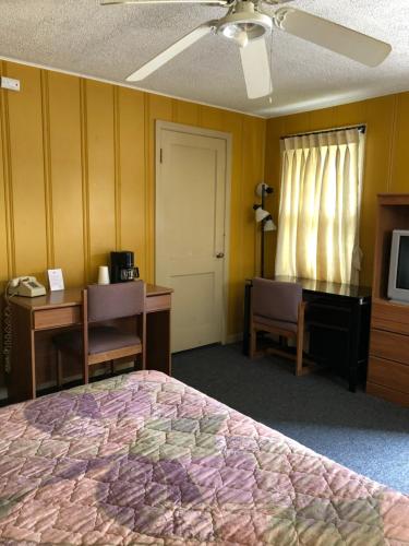 Coronado West Motel - image 7