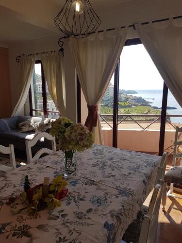  Sol Vista Mar in Câmara de Lobos