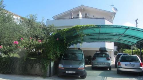  Apartments Ante - free parking, Pension in Sveti Filip i Jakov