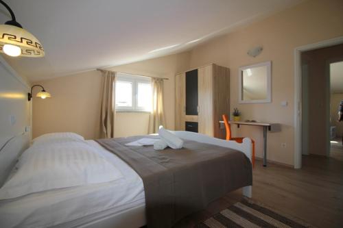 Apartment image 10