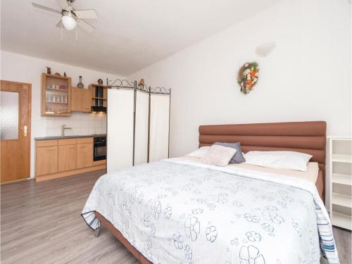  One-Bedroom Apartment in Sveti Filip i Jakov in Sveti Filip i Jakov