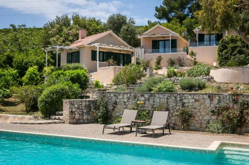 Martini Waterfront Suites in Erisos