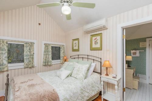 Herlong Mansion Bed & Breakfast Room Type - Standard Queen Room