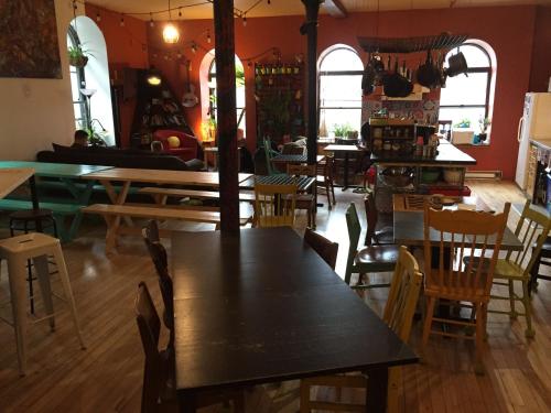 ห้องครัว, โอแบร์ฌ อัลเทอร์เนทีฟ (Auberge Alternative) near พิพิธภัณฑ์ พ้อยเท - อะ - คัลลิเยร์