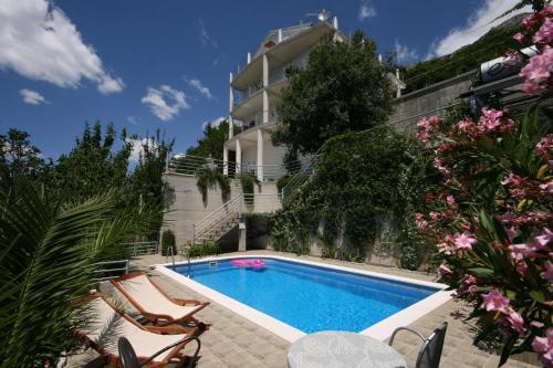 Apartments and rooms with a swimming pool Brela Makarska - 6828