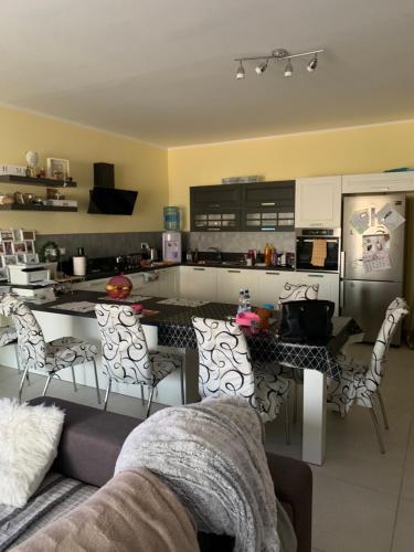 Single room with use of shared bathroom