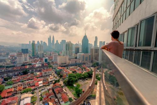 Penthouse on 34 - The Highest Hostel in Kuala Lumpur, Free Communal Dinner & Drink Activity starts from 7pm everyday