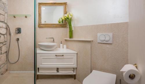 Jupiter Lux Rooms - image 11