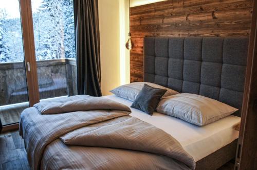 Zeitfrei Chalet Apartments - Tap to explore photos