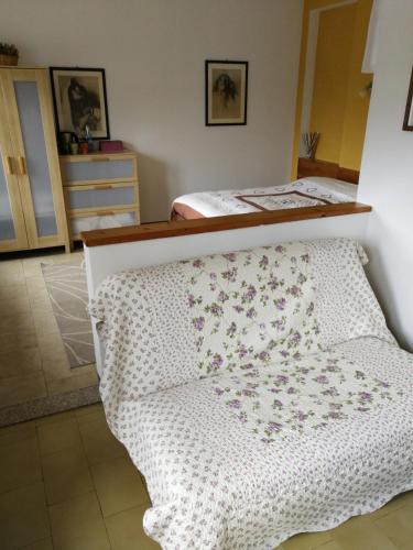 1 queen bed, 1 twin bed
