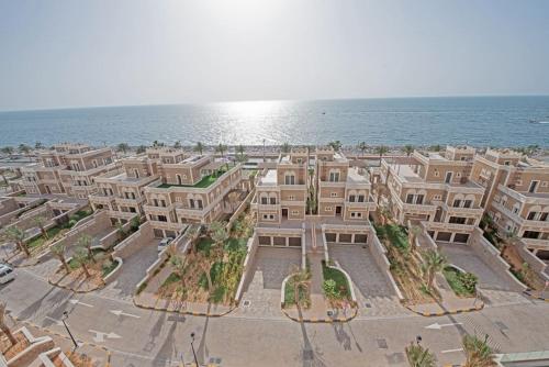 Astounding 3 BR with Full Sea View in Palm Jumeirah - image 2