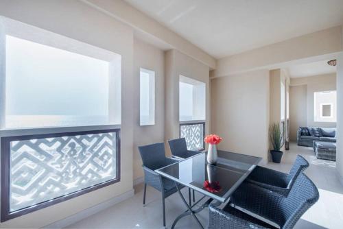 Astounding 3 BR with Full Sea View in Palm Jumeirah - image 3