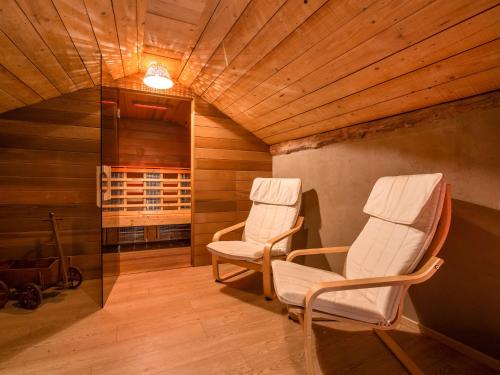 Home with Bubble Bath Sauna and Fireplace