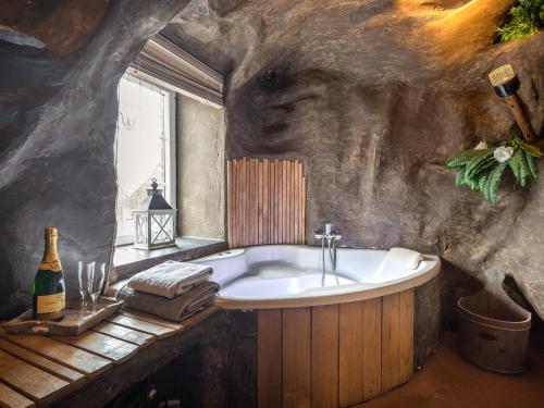 Home with Bubble Bath Sauna and Fireplace