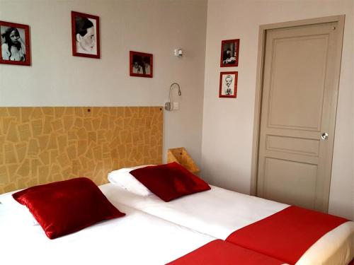 2 twin beds