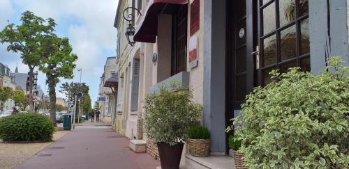 Hôtel Le Chantilly - Hôtel - Deauville