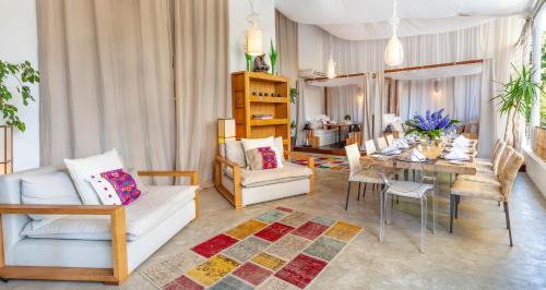 مطعم, فندق إيه دبليو إيه بوتيك + ديزاين (AWA Boutique + Design Hotel) in بونتا دل إستي