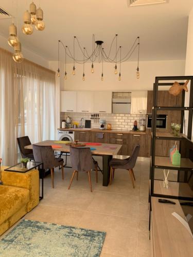 Flamingo City Lux - main image