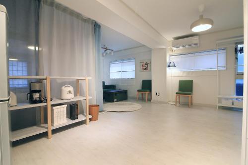 Spacious Tokyo Apartment for 6-8 Guests!! 1 min to Morisita Station , Direct to Shinjuku 3