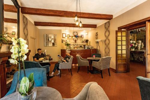 Pub/Lounge, Logis Hostellerie Du Grand Duc hotel restaurant in Gincla