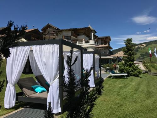 Dolasilla Mountain Panoramic Wellness Hotel - Tap to explore photos