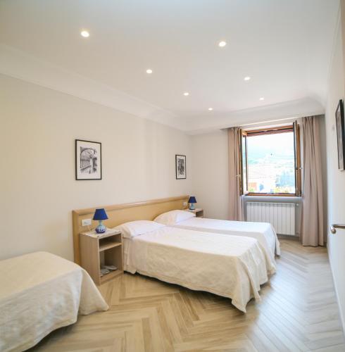 2 bedrooms, 4 beds