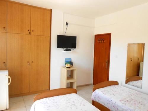 2 twin beds