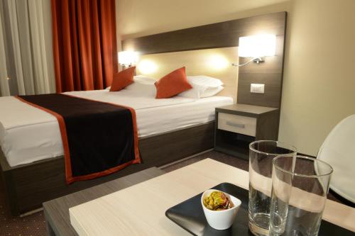 Hotel Galaxy - image 9