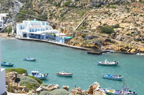 Bližnja okolica, Sifnos Sea Lovers in Cherronisos