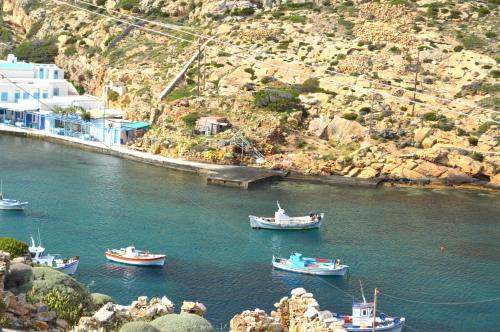 Bližnja okolica, Sifnos Sea Lovers in Cherronisos